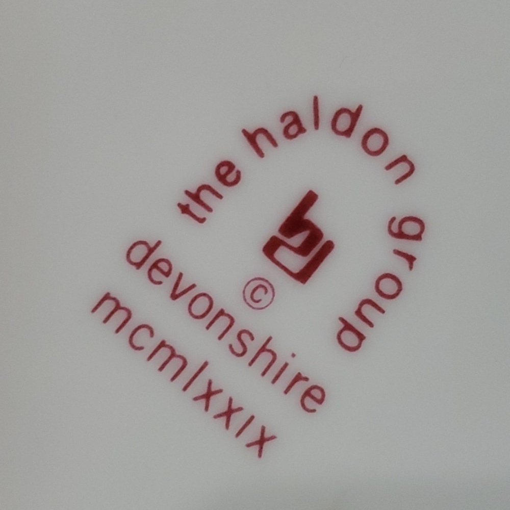 Haldon Group Devonshire rooster plate red and black - Picture 3 of 4